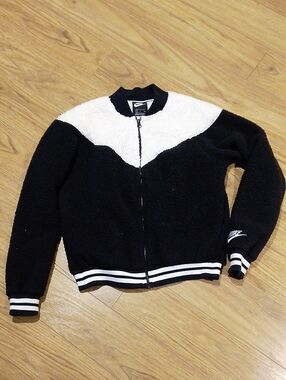 Nike Women's Sherpa Fleece Jacket Black White